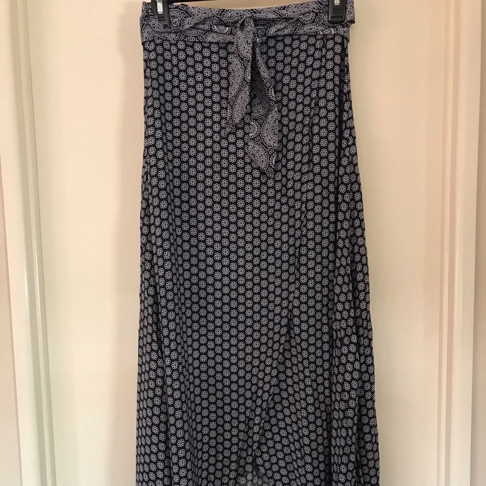 Wrap skirt, tapered length.